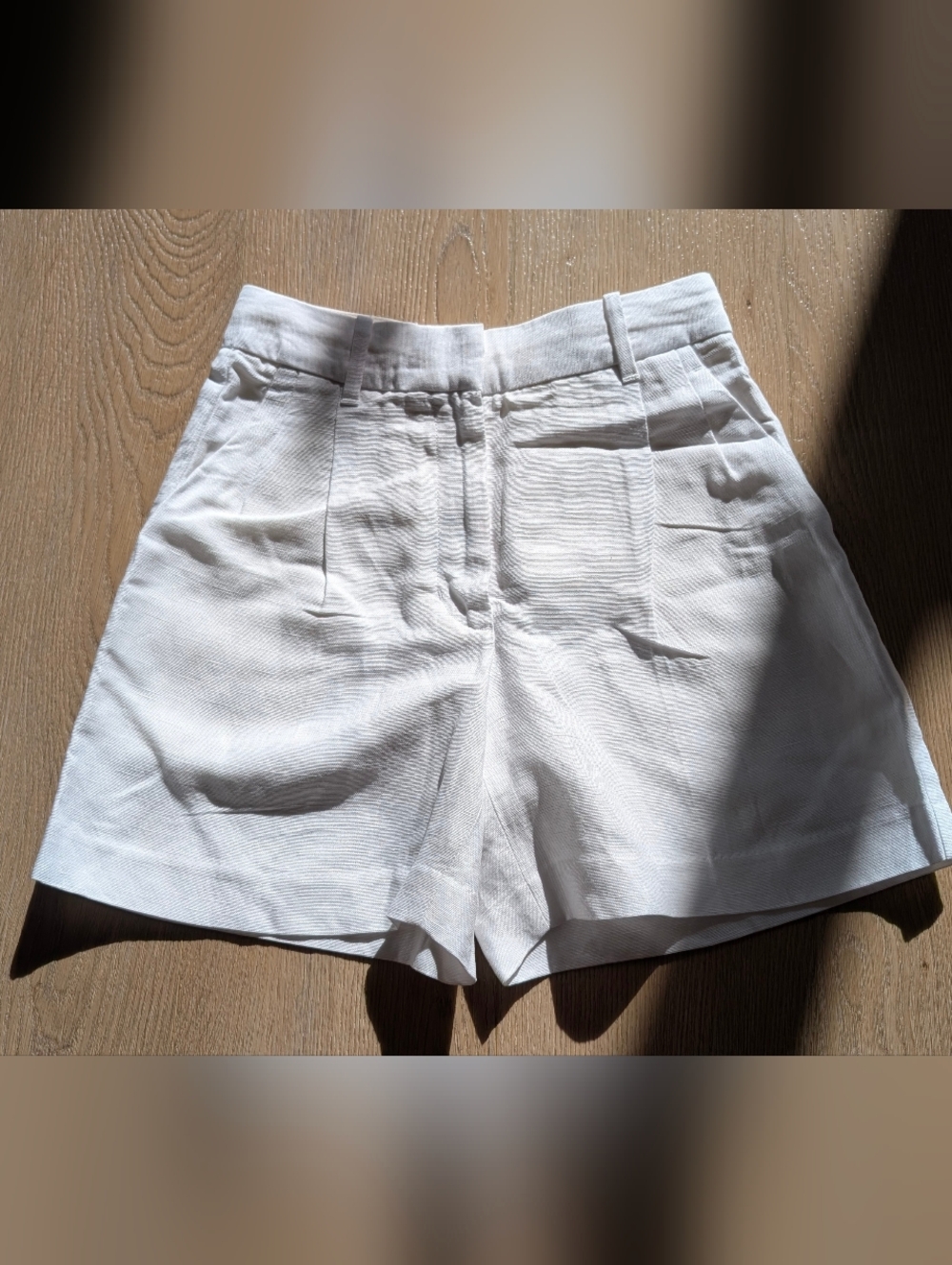 Wilfred White Linen Blend Pleated High Waist Shorts